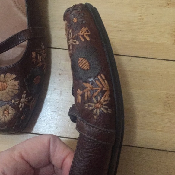 NWOT Women’s Nurture Brown Quilted Shoe - Picture 4 of 6